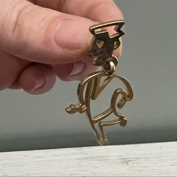 Artisan Vintage Gold Tone Eclectic Man and Woman Earrings - Picture 10 of 11